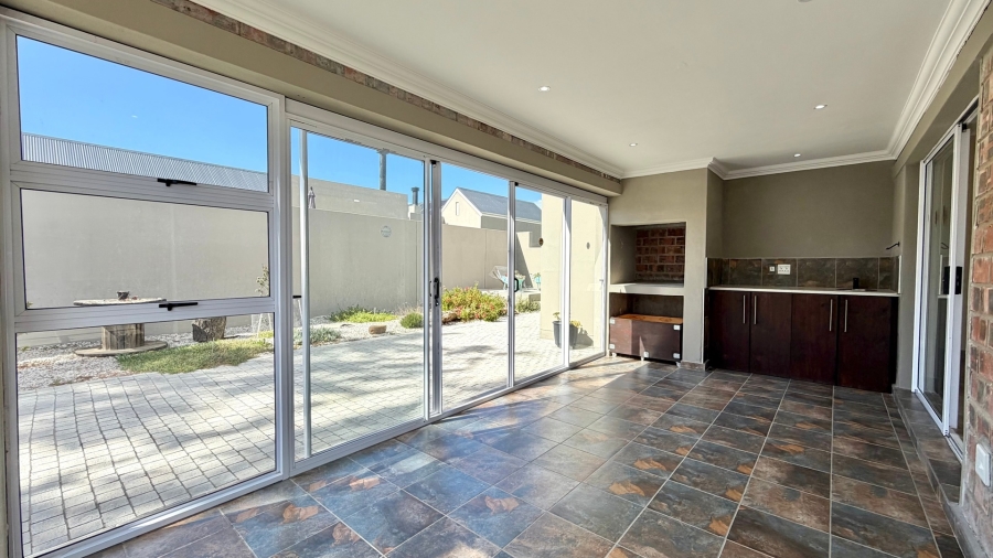 2 Bedroom Property for Sale in Somerset Lakes Western Cape